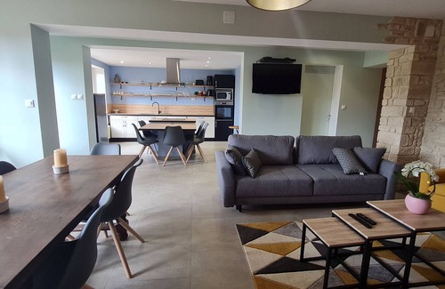 Mauvages Cottage | Renovated Rural Farmhouse for 6, Near Hiking Trails & Historic Cities
