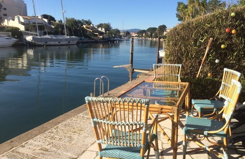 Port Grimaud Apartment | Renovated south-facing apartment in Port-Grimaud with large garden and mooring