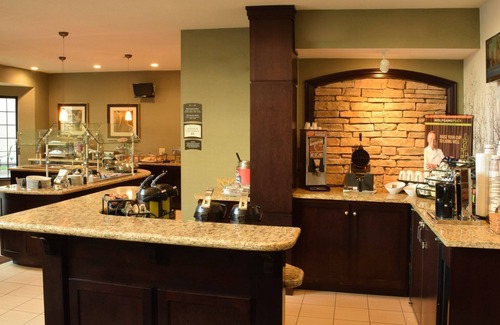 Beckett Ridge Apartment | Renovated Studio | Fitness Center, Indoor Pool