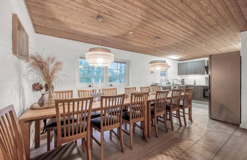 Øby House | Renovated thatched pool house by the North Sea for 16 people.