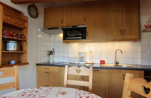 La Toussuire Apartment | Renovated Top-floor Apt, South Balcony, 400m to Slopes, Ski Locker, Sleeps 4