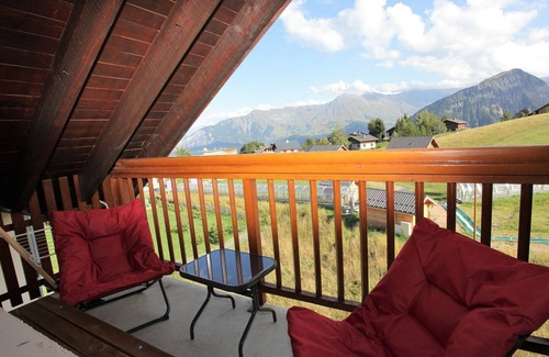 La Toussuire Apartment | Renovated Top-floor Apt, South Balcony, 400m to Slopes, Ski Locker, Sleeps 4