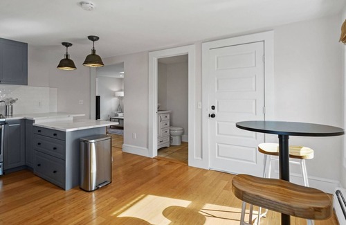 Warren House | Renovated Water Haus ⎥ +8 beds ⎥ Historic Waterfrontnn