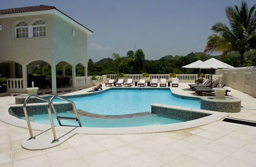 Cofresi Villa | Rent a 3 or 4 Bedroom villa, receive highest guest benefits, all-inclusive.