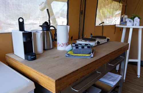 Heeg House | Rent a comfortable Safari tent by the water in the water sports village of Heeg!