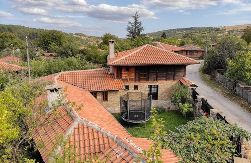 Medven House | Rent-a-villa with outdoor jacuzzi, BBQ, trampoline and indoor infrared sauna