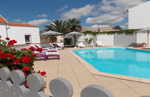 Sallertaine Cottage | Rental classified 3 stars with 4 rooms for 6 people - heated swimming pool -
