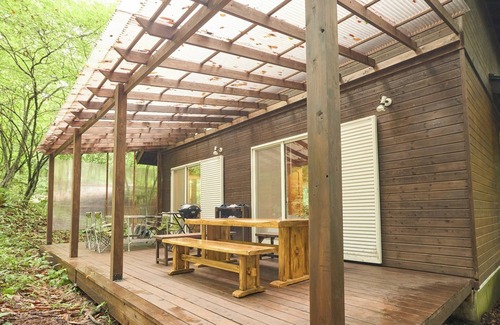 Naganohara House | Rental villa in the forest Wooden deck roof Cypr / Agatsumagun Gunma