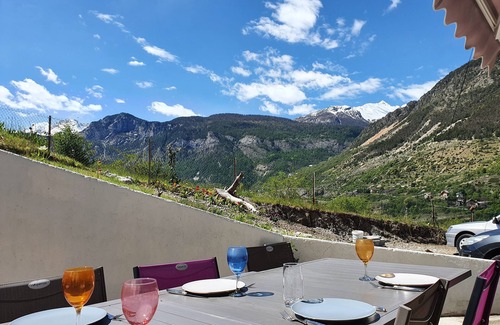 LʼArgentiere-la-Bessee Apartment | Rental with beautiful terrace for 5 people, baby equipment available