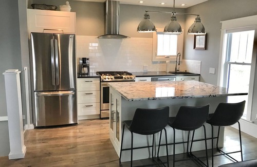 Charlevoix Apartment | RENTING FOR SUMMER AND FALL SEASON ONE BLOCK DOWNTOWN HARBOR AND RESTAURANTS