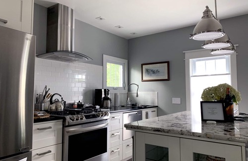 Charlevoix Apartment | RENTING FOR SUMMER AND FALL SEASON ONE BLOCK DOWNTOWN HARBOR AND RESTAURANTS