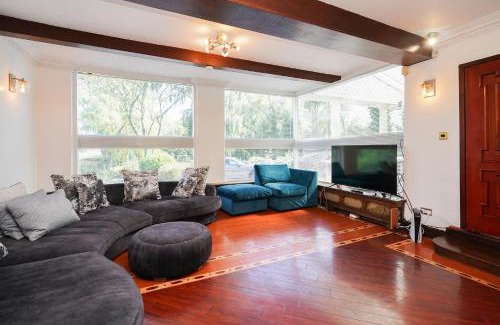 Ridgeway House | RentMySpaHome with Swimming Pool Hottub and Sauna