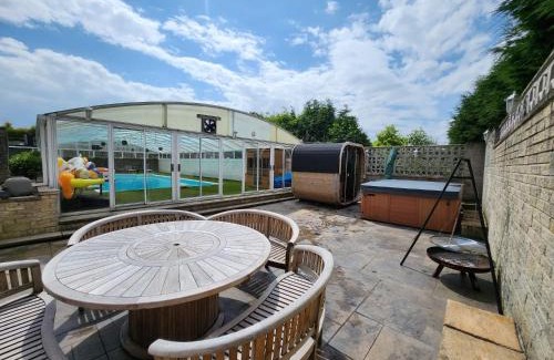 Ridgeway House | RentMySpaHomeDOTcoDOTuk