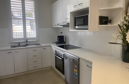South Toowoomba House | “Renwick”an Entertainers Delight🥂+ stroll to the city. FREE WIFI and parking.