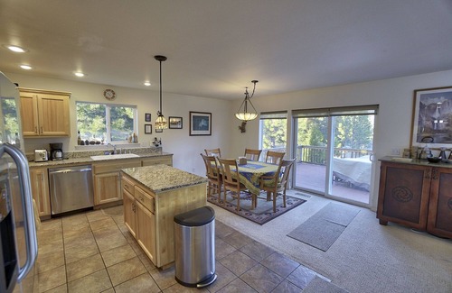 Foresta House | Reservation Never Needed! Private Home with Stunning Half Dome & El Cap Views!