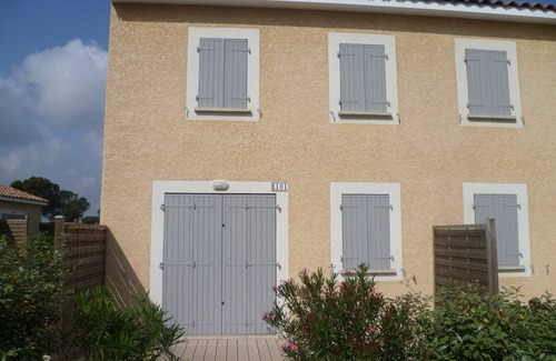 Calvisson House | Residence in the Mas des Vignes area, 2 swimming pools, parking, 6 people