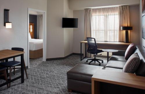 Northeast Mississauga Hotel | Residence Inn by Marriott Mississauga-Airport Corporate Centre West