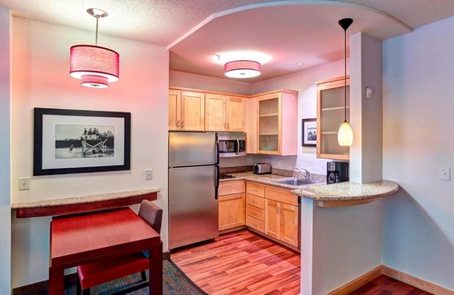 Plymouth Hotel | Residence Inn by Marriott Minneapolis Plymouth