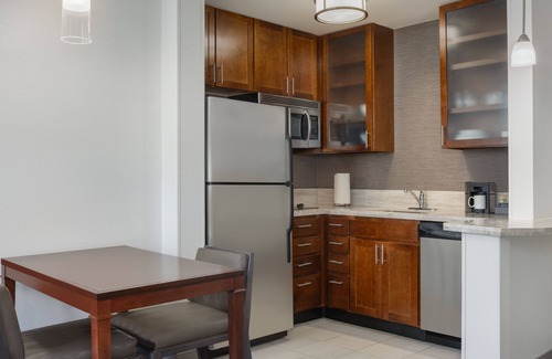 Old West Broad Neighborhood Hotel | Residence Inn by Marriott Savannah Downtown/Historic Distric
