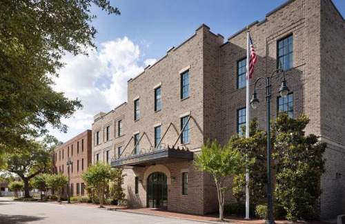 Old West Broad Neighborhood Hotel | Residence Inn Savannah Downtown Historic District