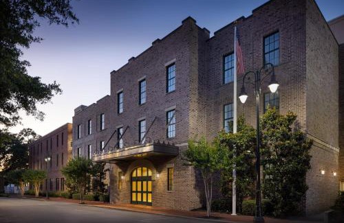 Old West Broad Neighborhood Hotel | Residence Inn Savannah Downtown Historic District