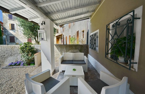 Castellaro Lagusello House | Residence at the Castle. Room in medieval village 10 minutes from Lake Garda
