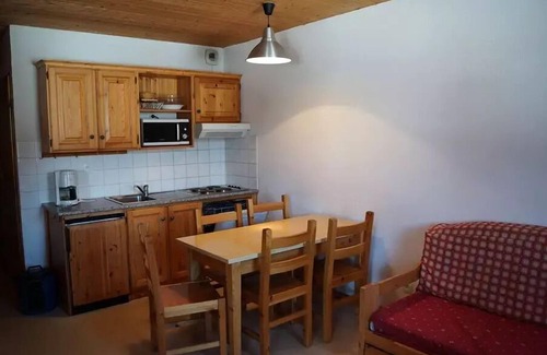 Saint-Jean-d'Arves Apartment | Residence Les Marmotes - Apartment in chalet near the slopes and ski school