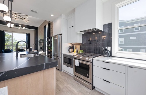 Edgehill House | Resonance - Modern Luxury - Stunning City Views
