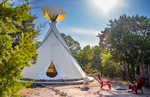 Dripping Springs Resort | Resort ∙ 10 bedrooms ∙ 29 guests
