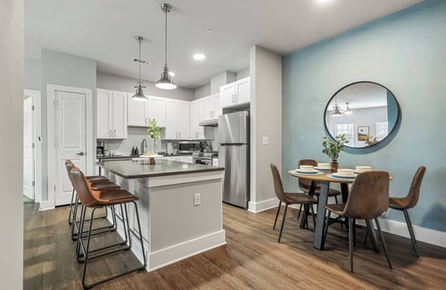 Savannah Apartment | Resort POOL! Game-Room! Free Parking! Fitness Center!