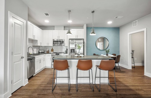 Savannah Apartment | Resort POOL! Game-Room! Free Parking! Fitness Center!