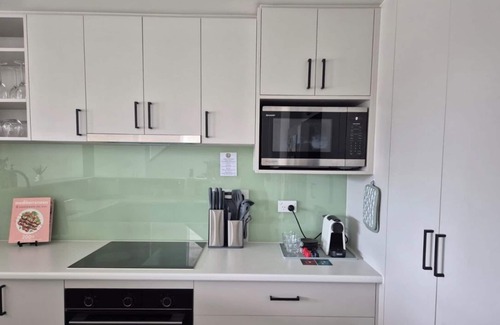 Mermaid Waters House | Resort Style Getaway ~ Sleeps 6