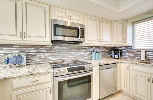Hudson Condo | Resort-Style Hudson Condo - Spacious Private Patio