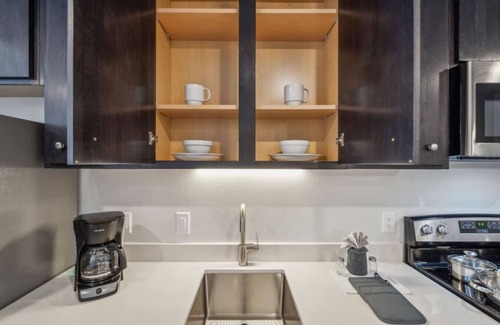 Marble Falls Apartment | Resort Style - mins from hospital - w/pool & gym