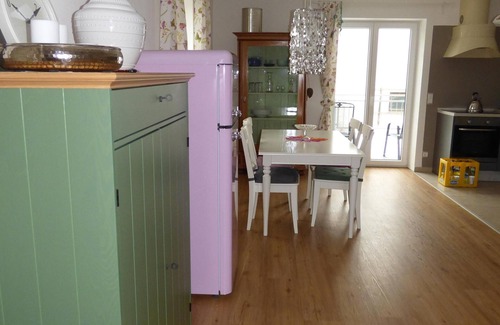 Poettmes Apartment | Rest and relaxation in the countryside in nostalgically decorated bedrooms