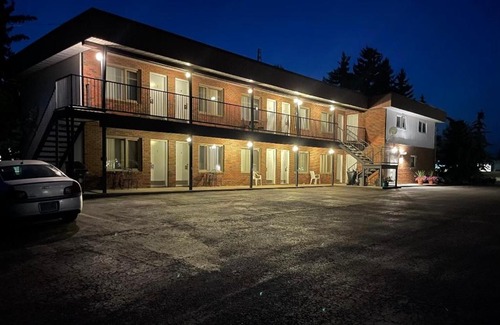 Three Hills Hotel | Rest Easy Motel