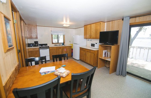 Richmond Cabin | Rest Haven, a 2BR lakefront cabin near the beach at Riverside Resort