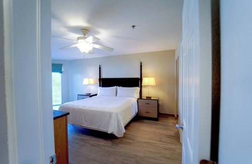 Crystal Harbour Resort | Rest & Relaxation! 4 Modern Suites w/King Bed, Living Areas, Outdoor Pool