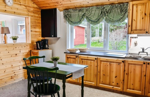Tibro House | Rest u. Idyll, beautiful large garden, surrounded by forest, close to the lake