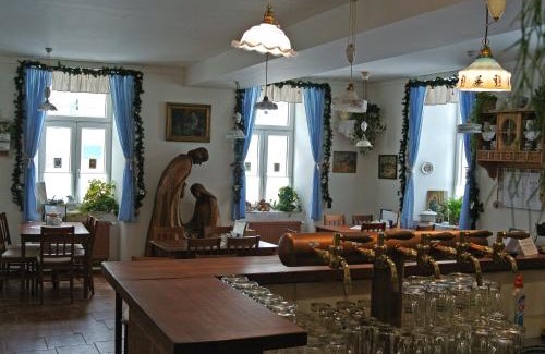 Nova Bystrice House | Restaurace a penzion Ubrousku prostři se