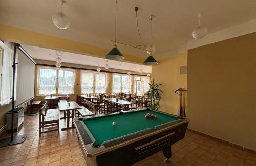 Hrimezdice House | Restaurace a penzion U Jezírka