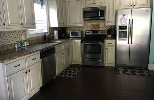 Shellman Bluff House | Restaurant, Boat Marina ,18-Hole Golf Course are nearby this new 2 bedrm 2bath
