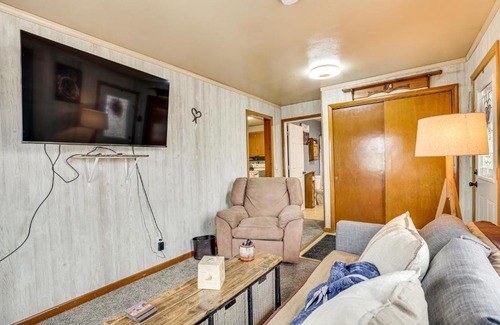 Leland Apartment | Restaurant On-Site North Freedom Apt with Yard!