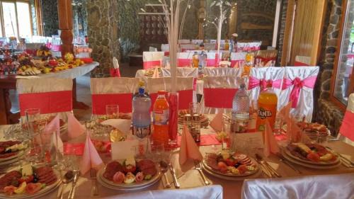 Fardea House | Restaurant-Pensiune La Danila