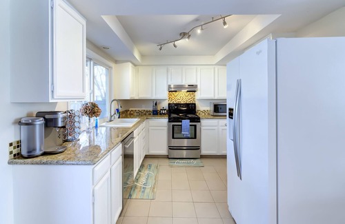 Vancouver House | Restful PNW Ranch close to PDX, dining & shopping