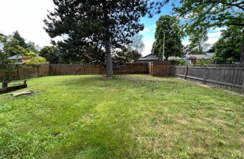 Vancouver House | Restful PNW Ranch close to PDX, dining & shopping