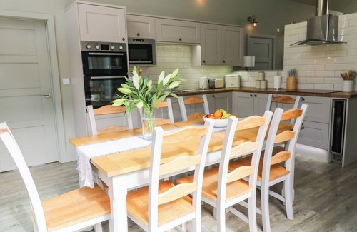 Bamburgh Cottage | RESTHARROW LODGE, pet friendly, with hot tub in Bamburgh