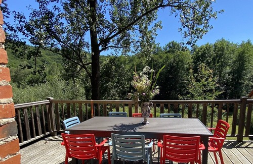 Saint-Martin-Cantales House | Retraite Naturelle au Bord de la Rivière