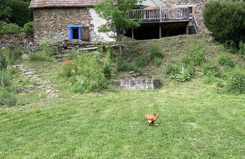 Saint-Martin-Cantales House | Retraite Naturelle au Bord de la Rivière