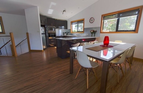 Dolphin Sands House | Retreat 101 your stay for beach & wineries WIFI available
